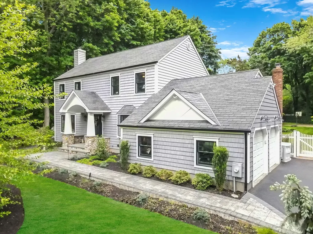 3 Samuels Path Miller Place NY 11764