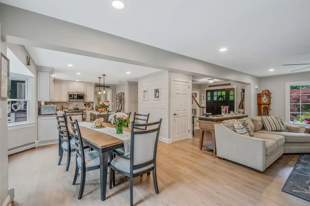 3 Samuels Path Miller Place NY 11764