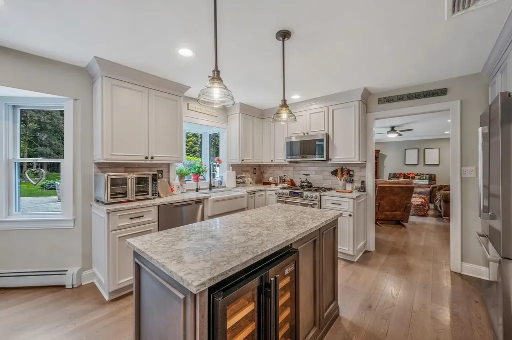 3 Samuels Path Miller Place NY 11764
