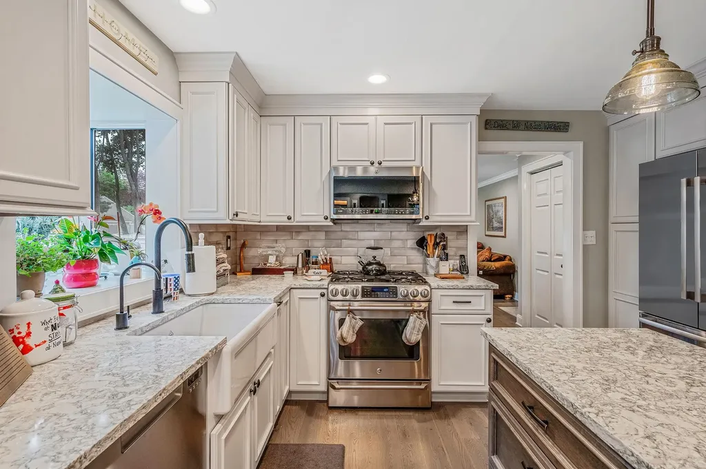 3 Samuels Path Miller Place NY 11764