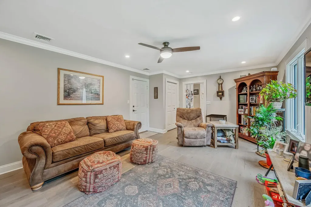 3 Samuels Path Miller Place NY 11764