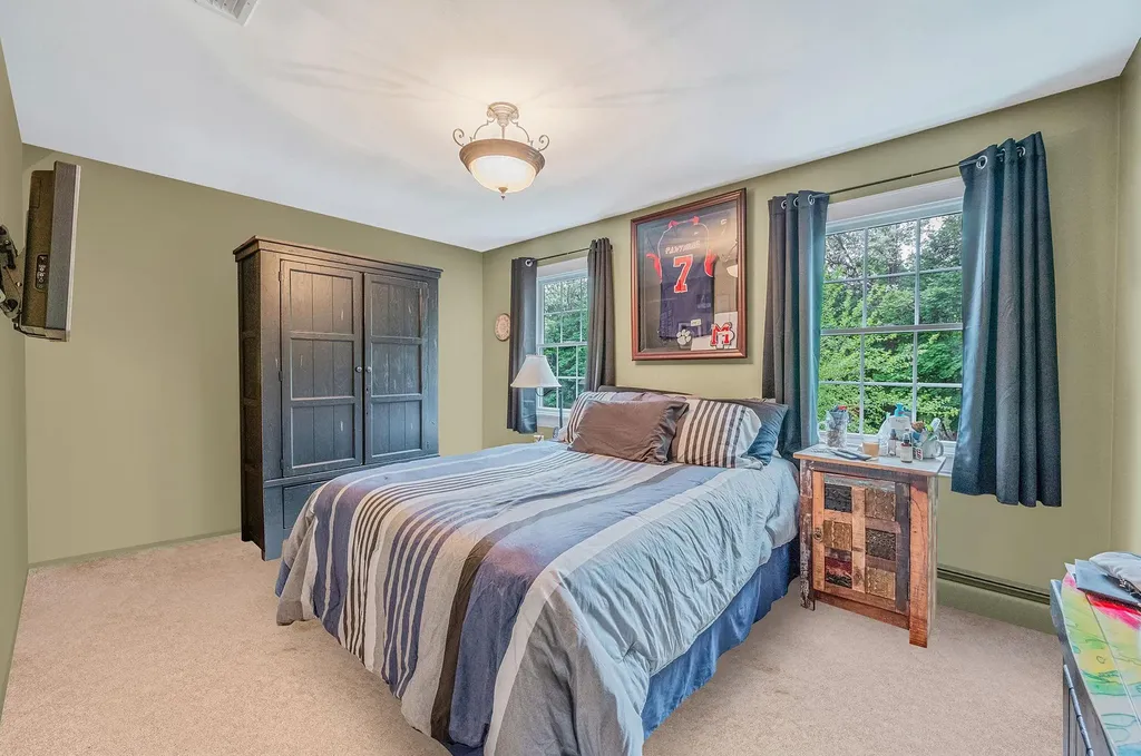 3 Samuels Path Miller Place NY 11764