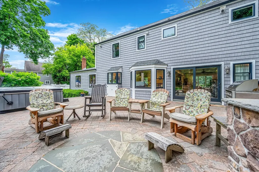 3 Samuels Path Miller Place NY 11764