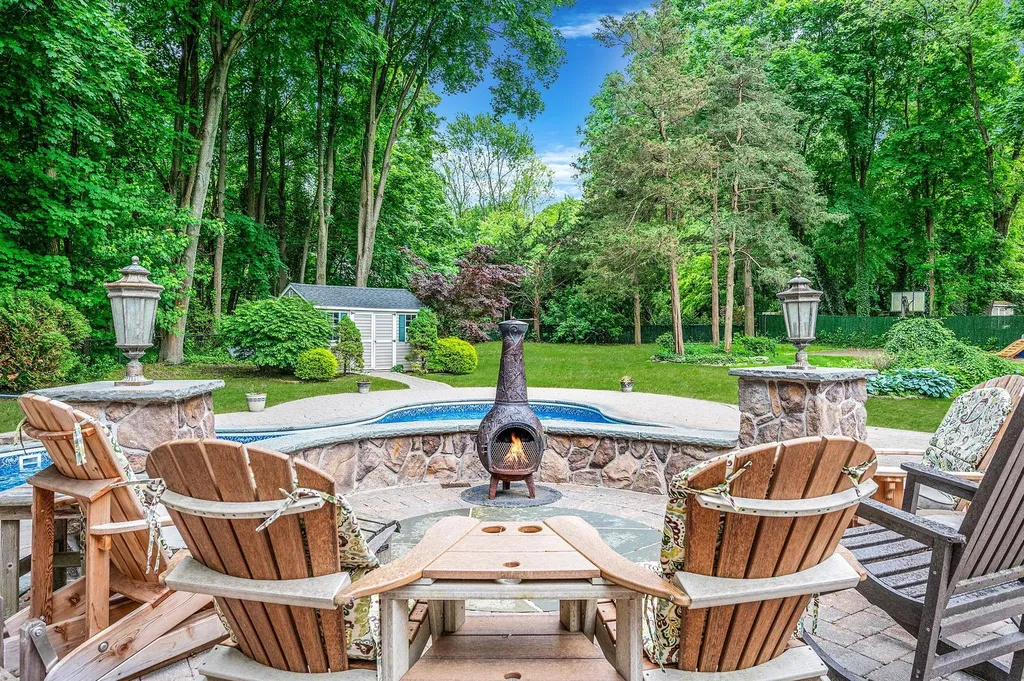3 Samuels Path Miller Place NY 11764
