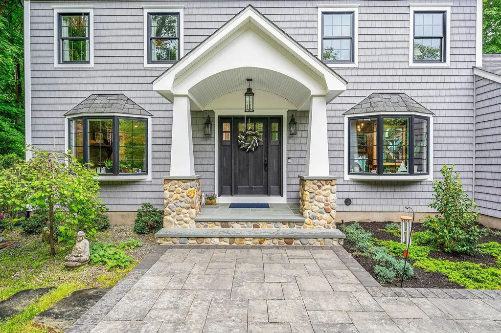 3 Samuels Path Miller Place NY 11764