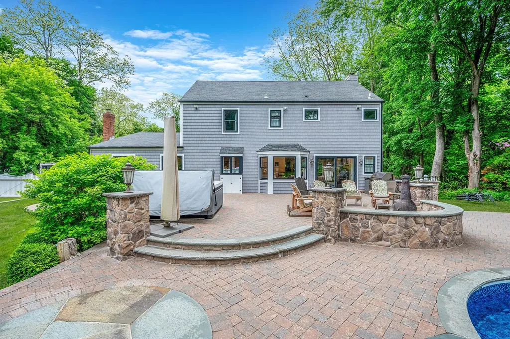 3 Samuels Path Miller Place NY 11764