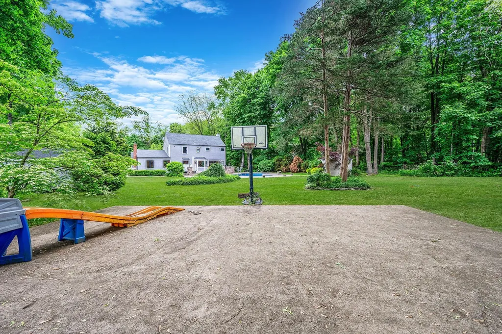 3 Samuels Path Miller Place NY 11764