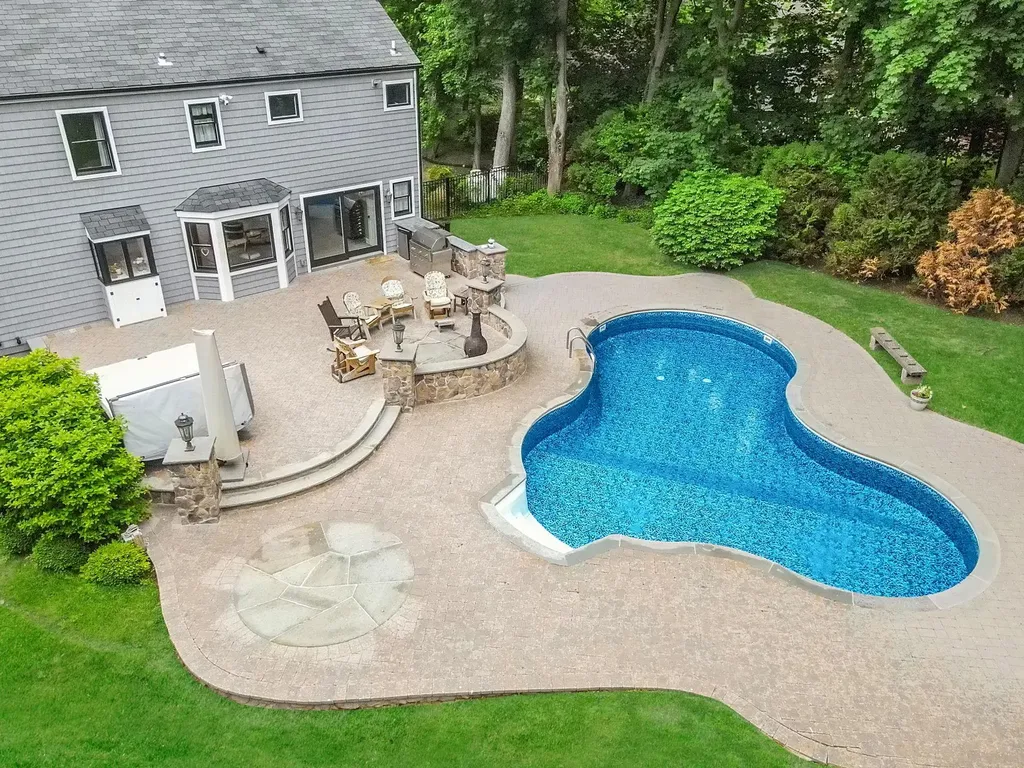 3 Samuels Path Miller Place NY 11764