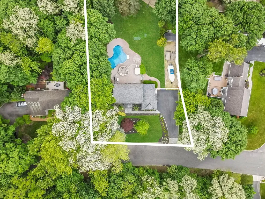 3 Samuels Path Miller Place NY 11764