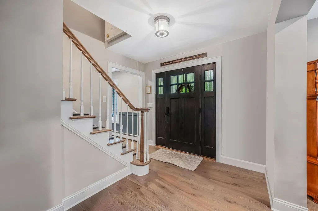 3 Samuels Path Miller Place NY 11764