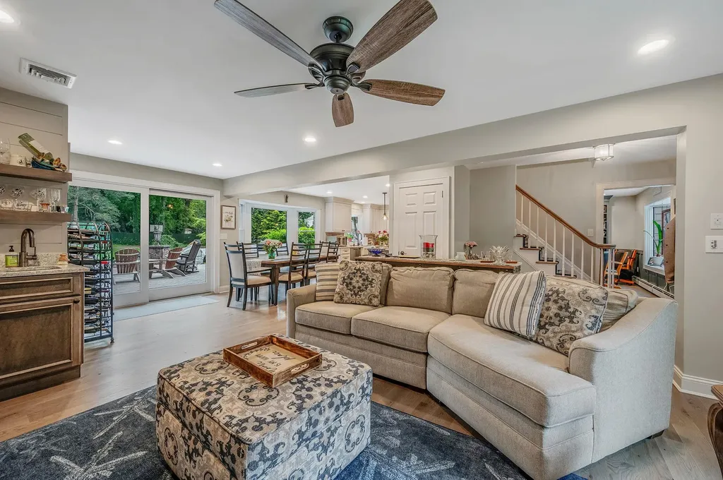 3 Samuels Path Miller Place NY 11764