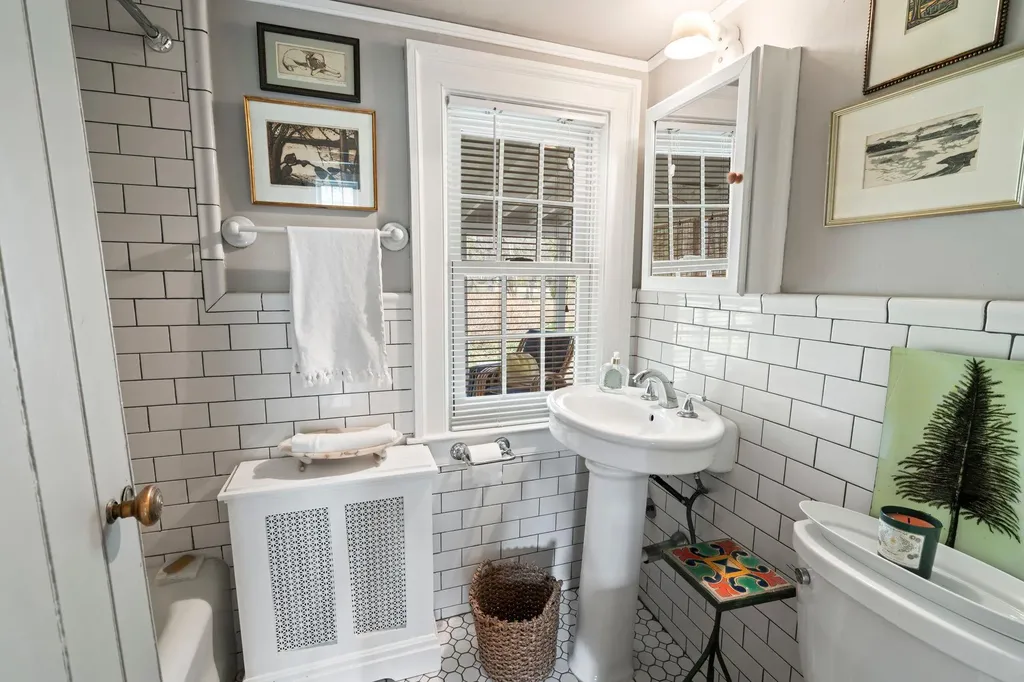 302 W Neck Road Huntington NY 11743