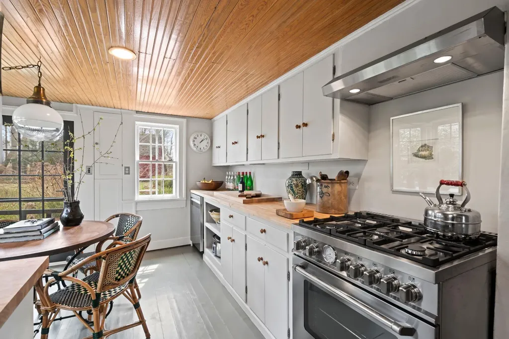 302 W Neck Road Huntington NY 11743