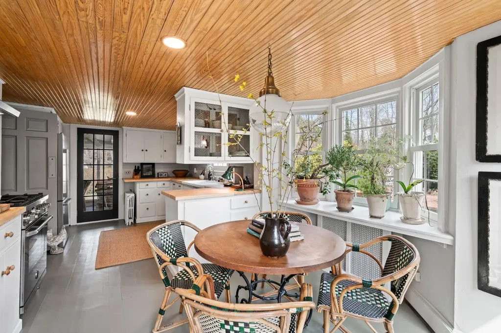 302 W Neck Road Huntington NY 11743