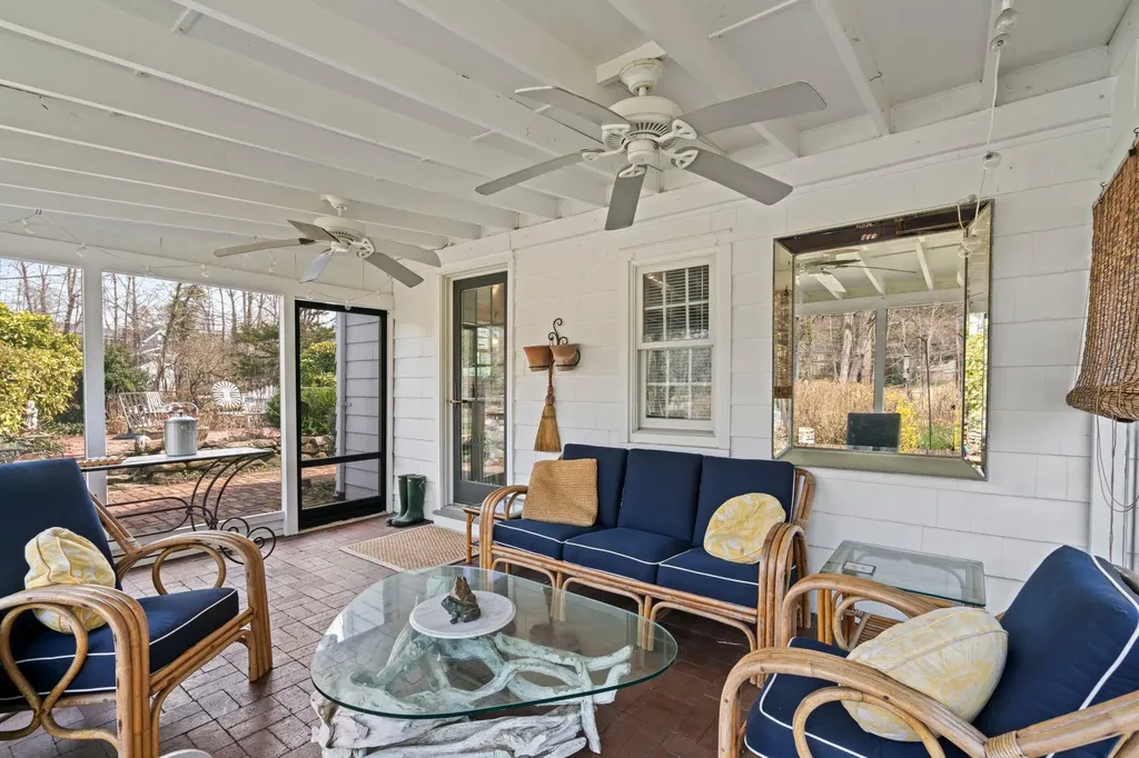 302 W Neck Road Huntington NY 11743