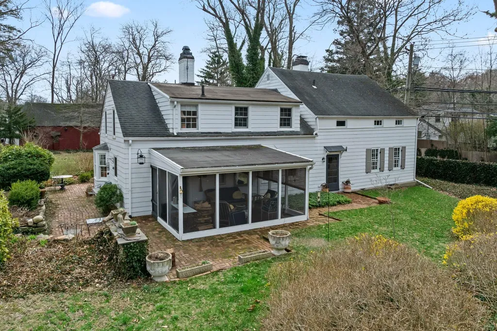 302 W Neck Road Huntington NY 11743