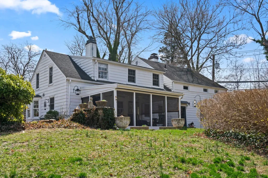 302 W Neck Road Huntington NY 11743