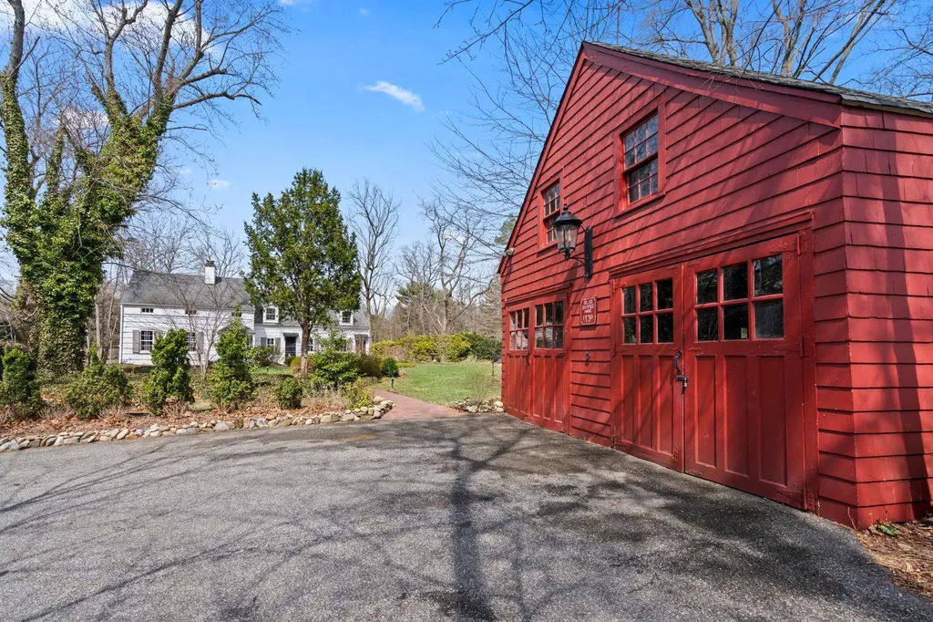 302 W Neck Road Huntington NY 11743