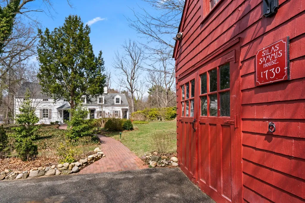 302 W Neck Road Huntington NY 11743