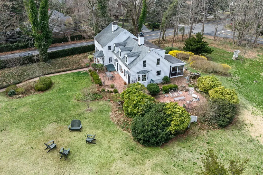 302 W Neck Road Huntington NY 11743