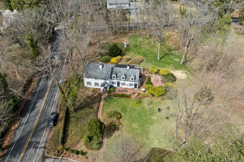 302 W Neck Road Huntington NY 11743