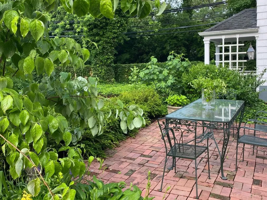 302 W Neck Road Huntington NY 11743