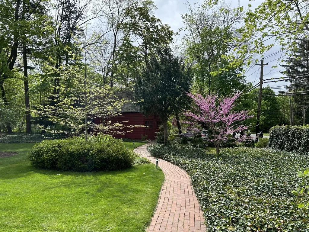 302 W Neck Road Huntington NY 11743