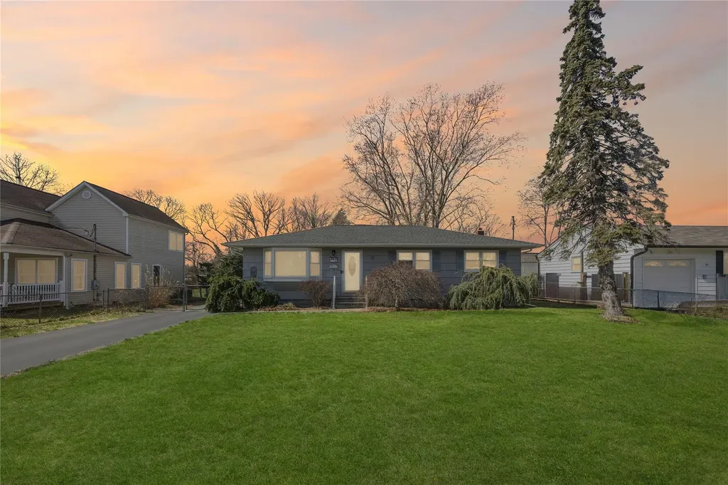 77 Fairway Avenue Riverhead NY 11901