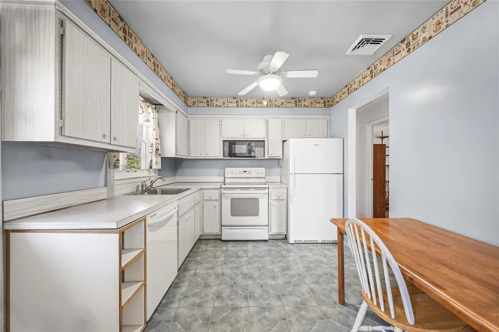 77 Fairway Avenue Riverhead NY 11901
