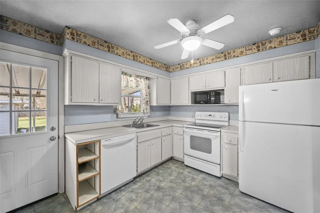 77 Fairway Avenue Riverhead NY 11901