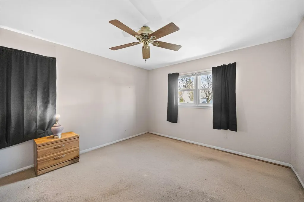 77 Fairway Avenue Riverhead NY 11901