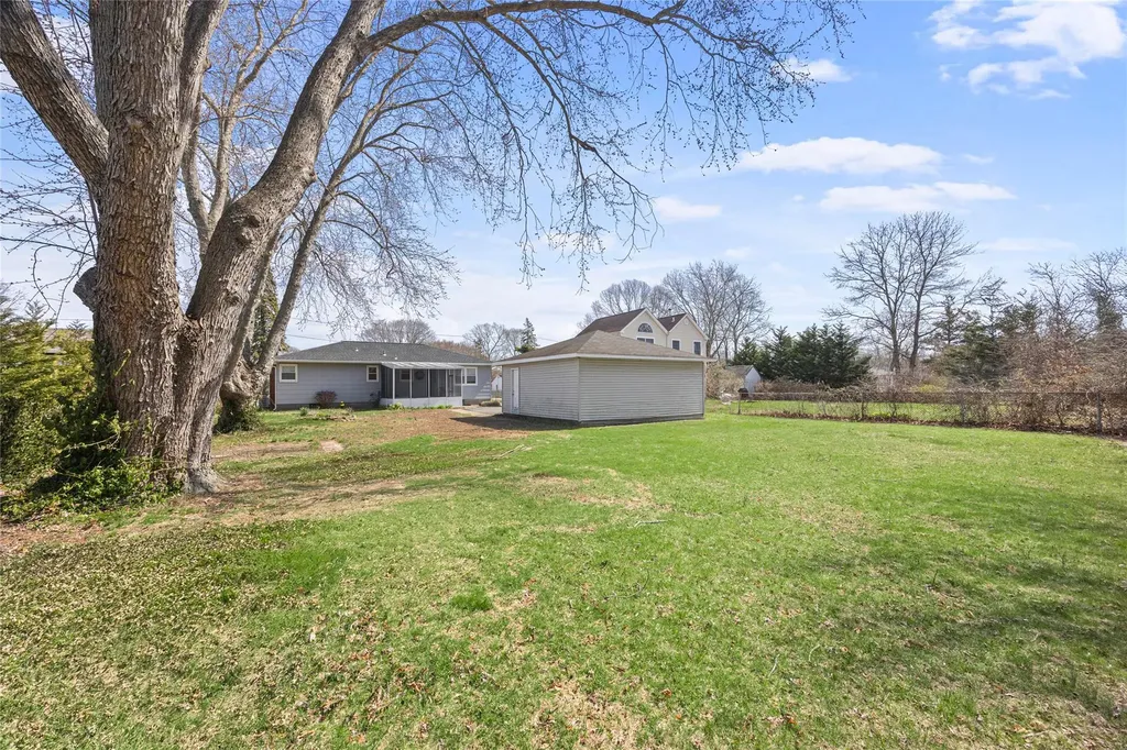 77 Fairway Avenue Riverhead NY 11901