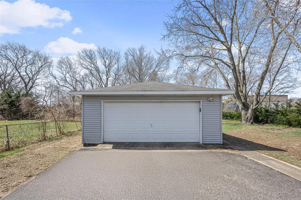 77 Fairway Avenue Riverhead NY 11901