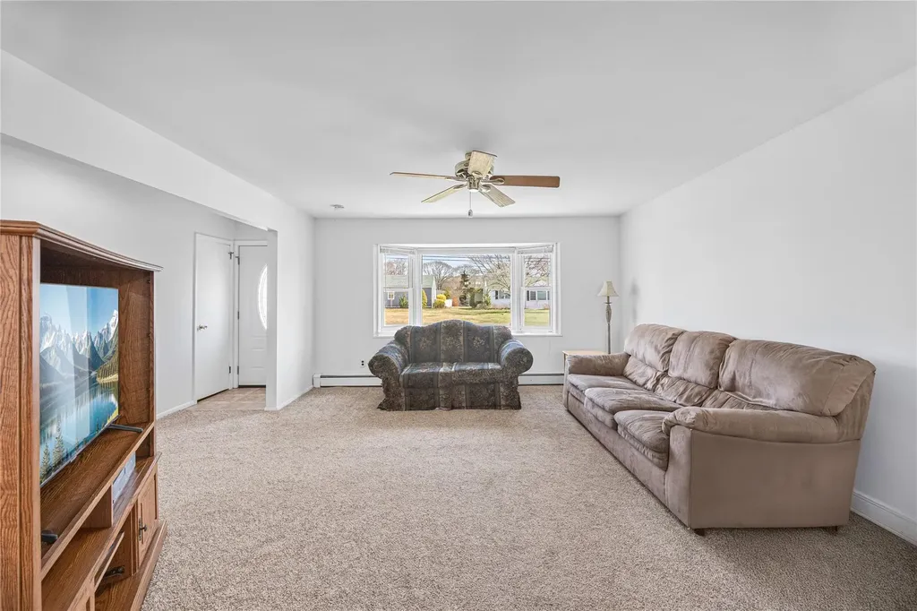 77 Fairway Avenue Riverhead NY 11901