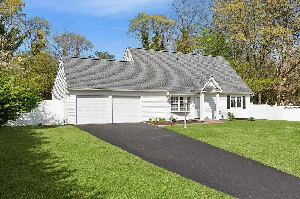 3 Hamilton Court Coram NY 11727