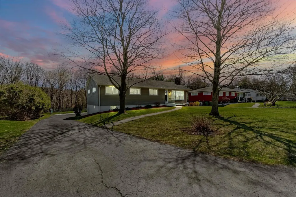 33 Lakeview Road Poughkeepsie NY 12603
