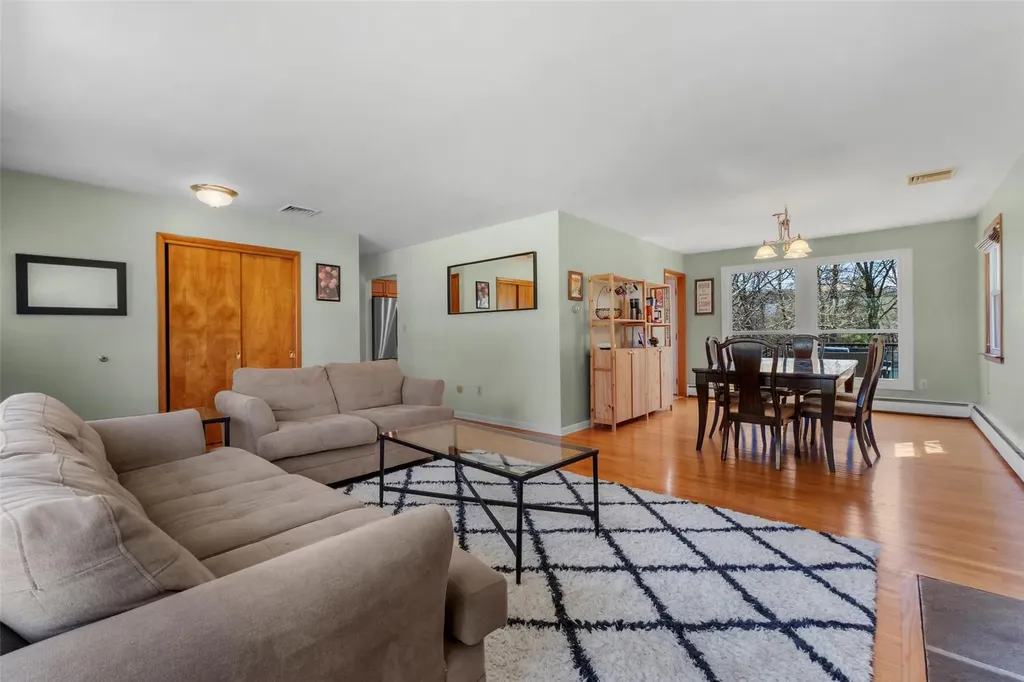 33 Lakeview Road Poughkeepsie NY 12603