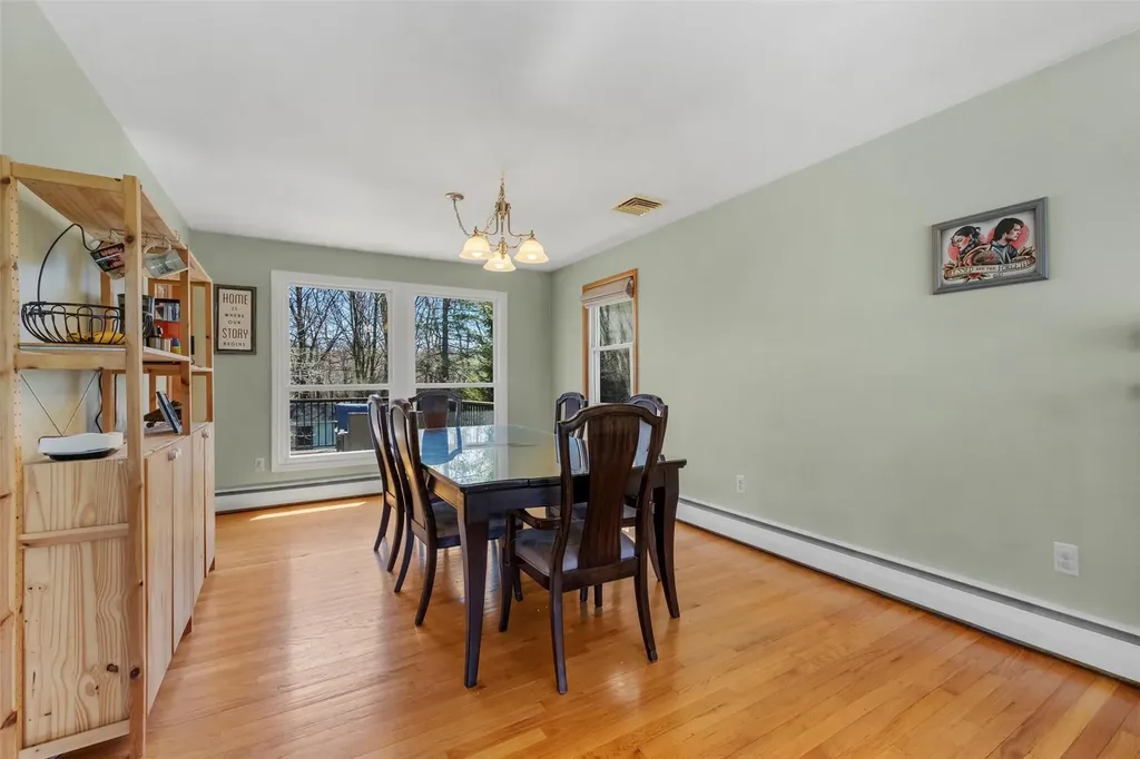 33 Lakeview Road Poughkeepsie NY 12603