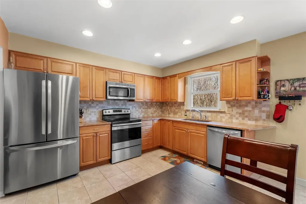 33 Lakeview Road Poughkeepsie NY 12603
