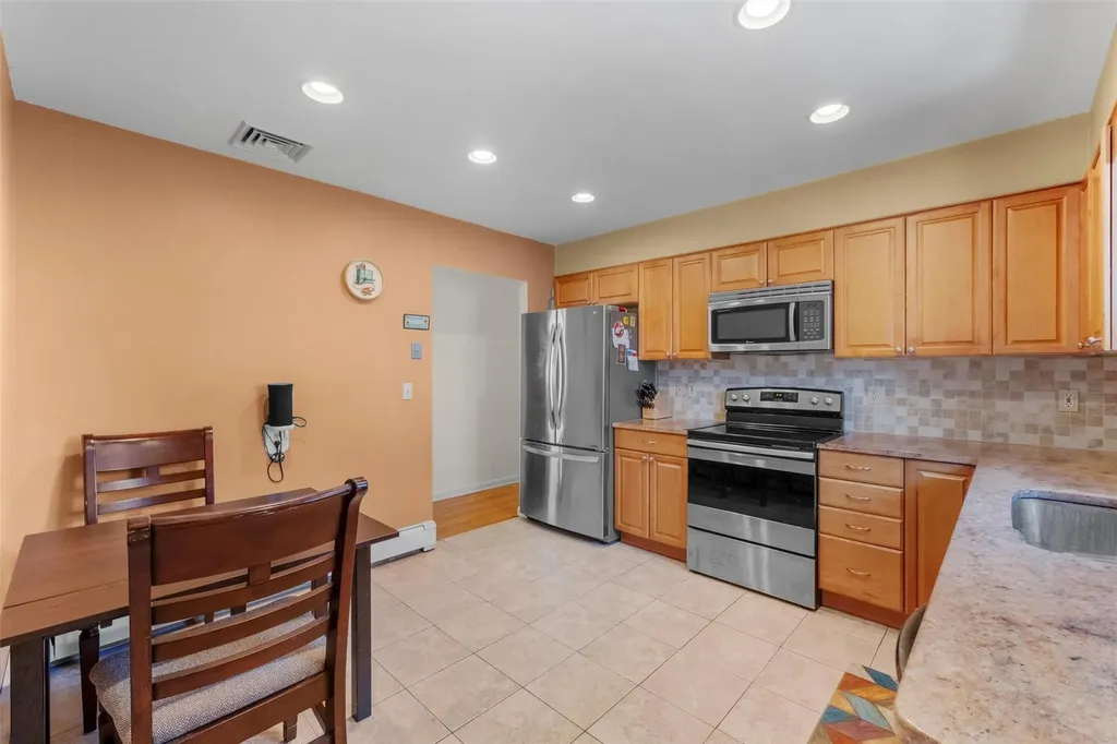 33 Lakeview Road Poughkeepsie NY 12603