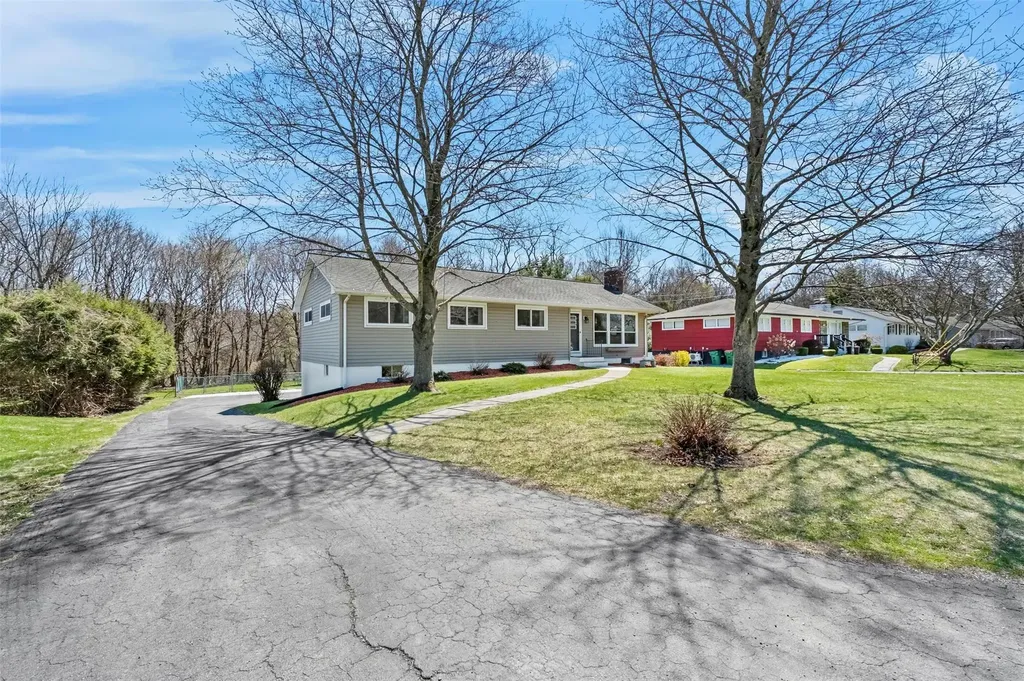 33 Lakeview Road Poughkeepsie NY 12603