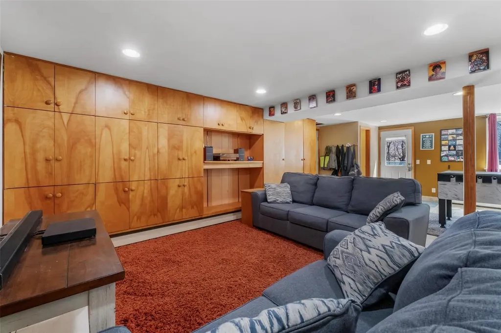 33 Lakeview Road Poughkeepsie NY 12603