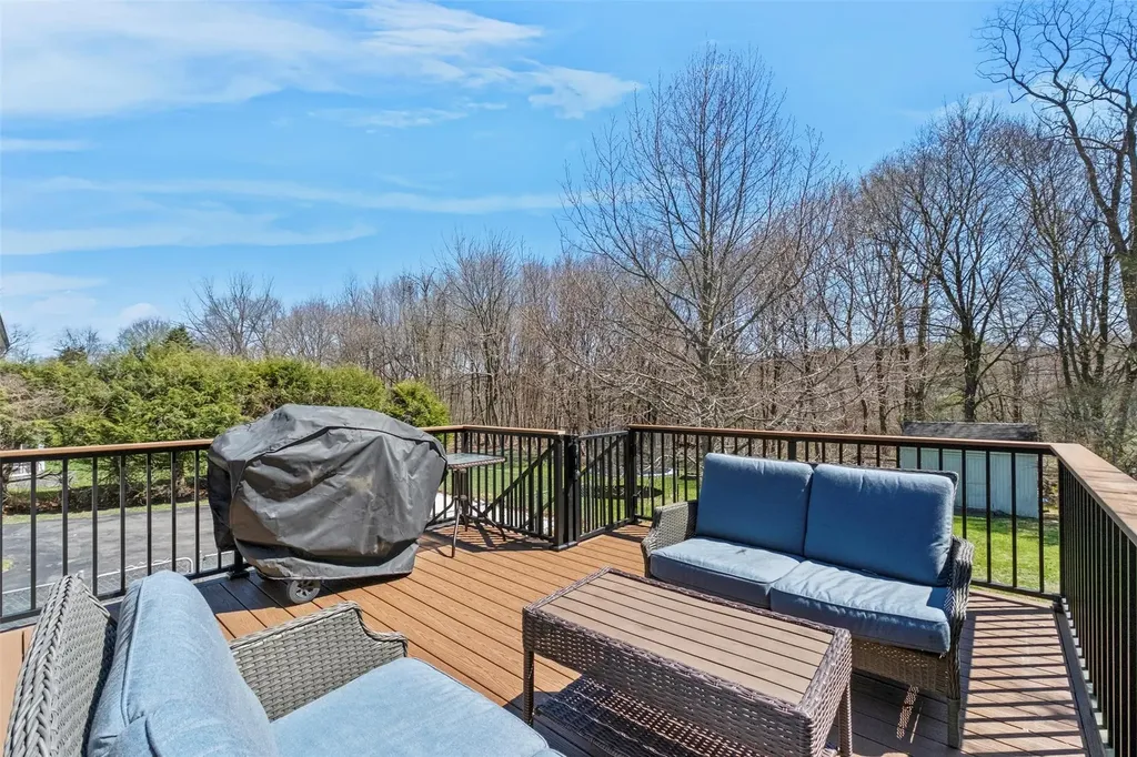 33 Lakeview Road Poughkeepsie NY 12603
