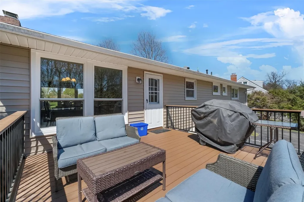 33 Lakeview Road Poughkeepsie NY 12603