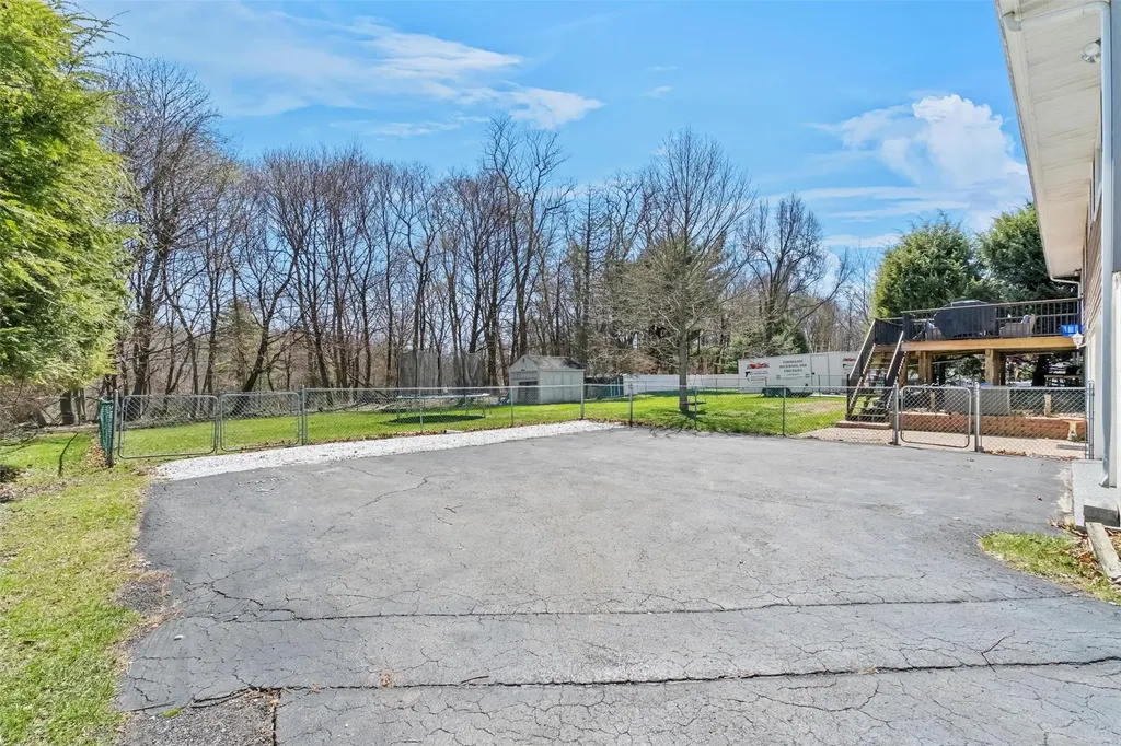 33 Lakeview Road Poughkeepsie NY 12603