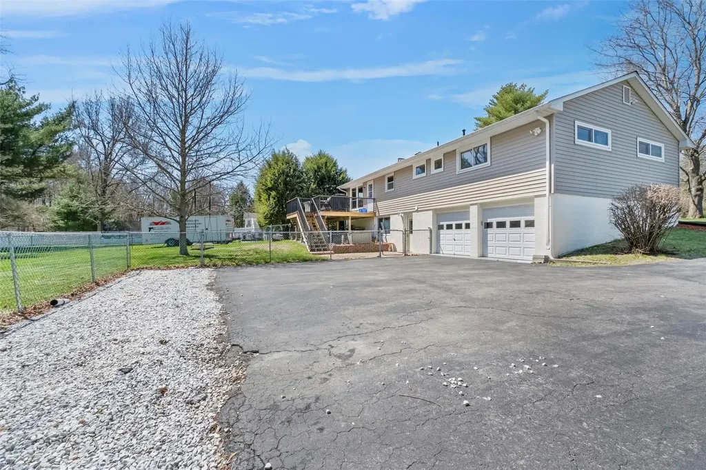 33 Lakeview Road Poughkeepsie NY 12603