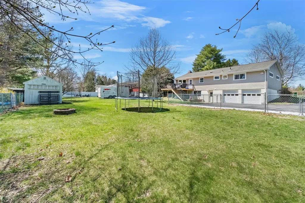 33 Lakeview Road Poughkeepsie NY 12603