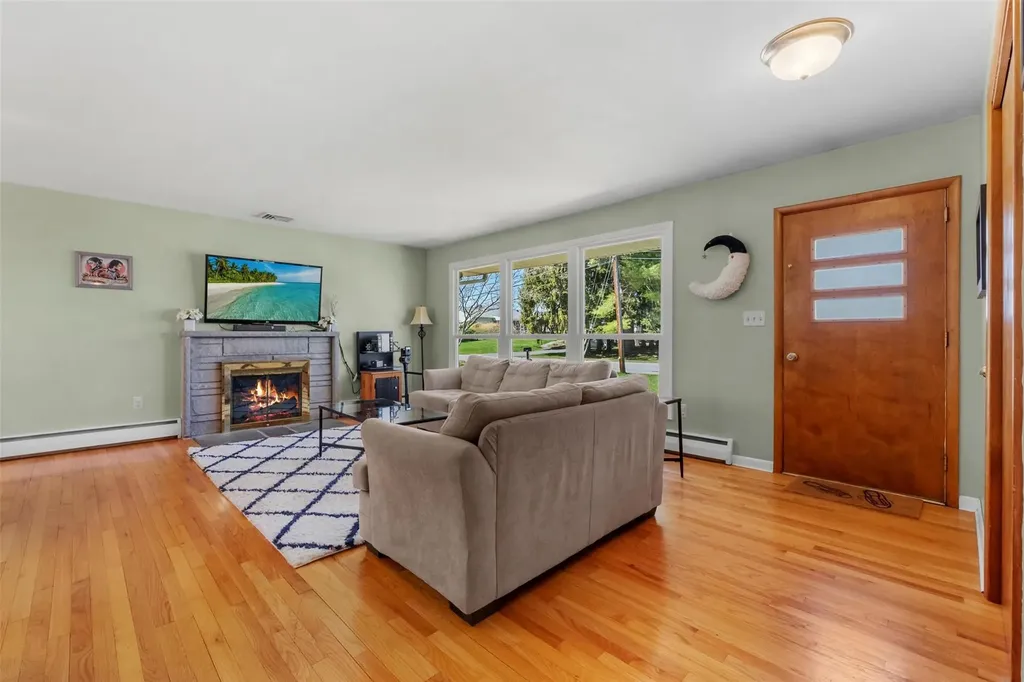 33 Lakeview Road Poughkeepsie NY 12603