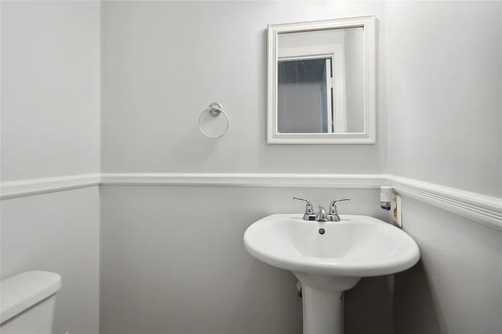 16 S Union Street Bay Shore NY 11706