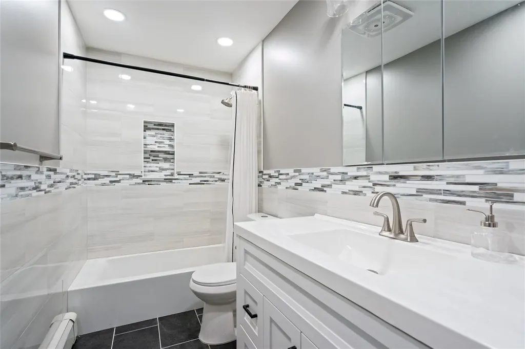 16 S Union Street Bay Shore NY 11706